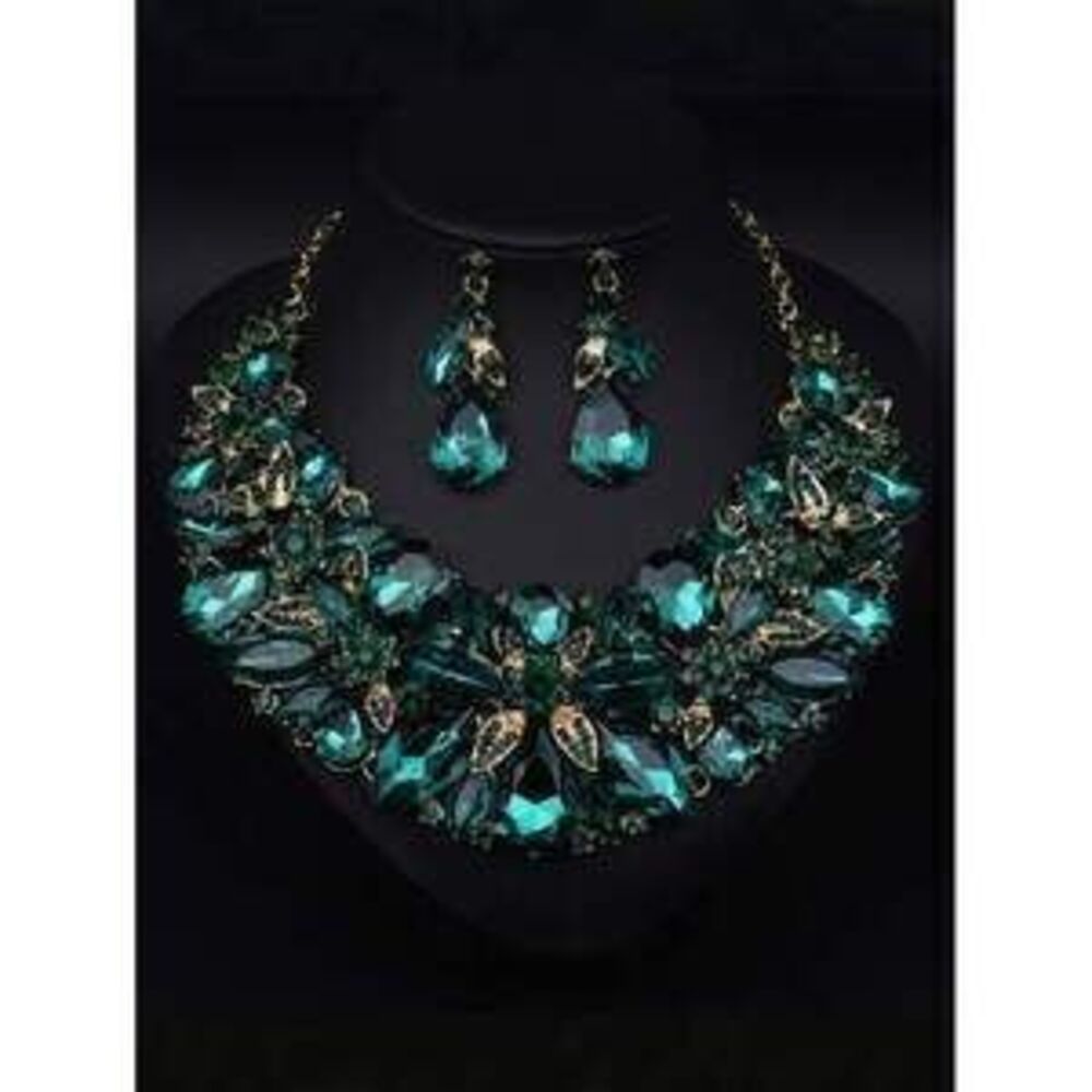 Extravagant Crystal Floral Necklace And Earring Set, Perfect For Brides And Brid